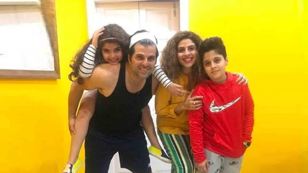 তবে দ্বিতীয় সন্তানের জন্মের পরে ছবিতে কাজ কমিয়ে দিয়েছেন তনাজ। ২০১০ সালে তাঁর শেষ ছবি ‘গোলমাল থ্রি’ মুক্তি পেয়েছিল। গত ১ দশক বড় পর্দায় অভিনয় না করলেও টেলিভিশনে তনাজ বিরাজমান স্বমহিমাতেই।