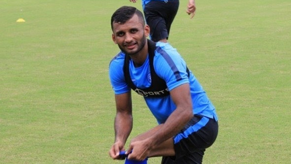 প্রণয় হালদার: মোহনবাগানের মাঝমাঠের ফুসফুস তিনি। আইএসএল ট্রফির খুব কাছে এসেও ফিরতে হয়ে ছিল খালি হাতে। এ বার ট্রফি জেতাই হবে তাঁর লক্ষ্য।