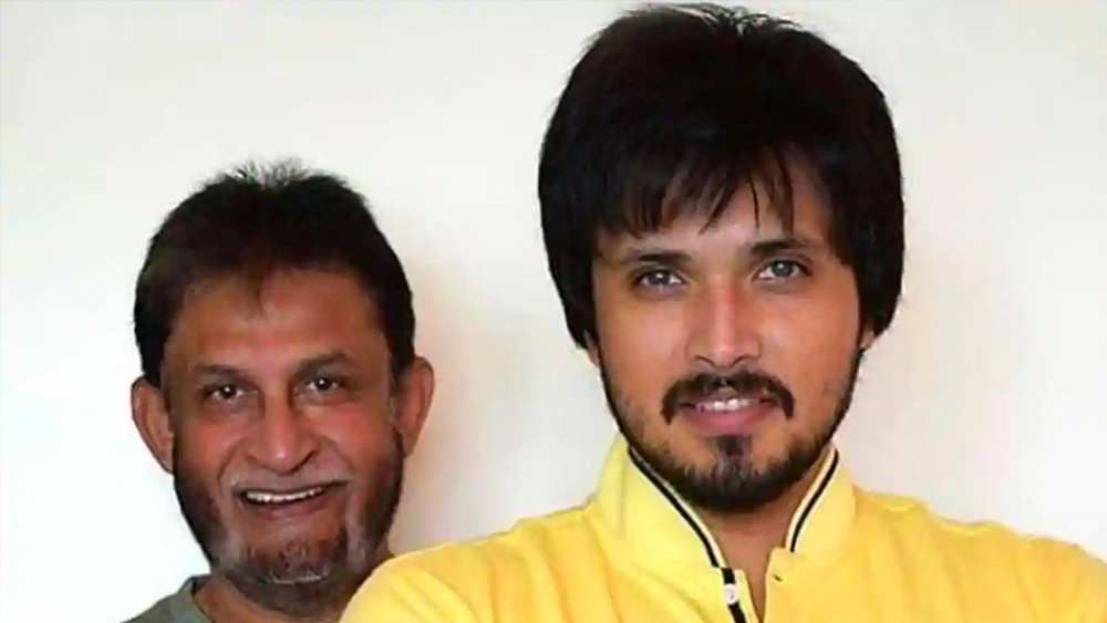 বাবার থেকে অভিনয়ের ধারা পেয়েছেন চিরাগ। ‘চার্জশিট’, ‘ভাজনদার’, ‘ওয়েক আপ ইন্ডিয়া’-সহ বেশ কিছু হিন্দি ও মরাঠি ছবিতে অভিনয় করেছেন তিনি।