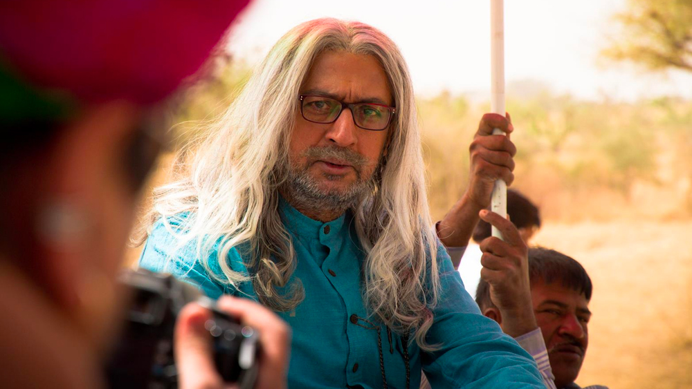 বরাবর অভিনয়ে ঝোঁক ছিল তাঁর। কলেজের নাটকে তিনি অভিনয় করতে শুরু করেন। এমনকি কলেজের সাংস্কৃতিক সম্পাদকও হয়ে যান। স্নাতকোত্তর স্তরের পড়াশোনার সময় গুলশন ঠিক করে ফেলেন মু্ম্বই আসার।