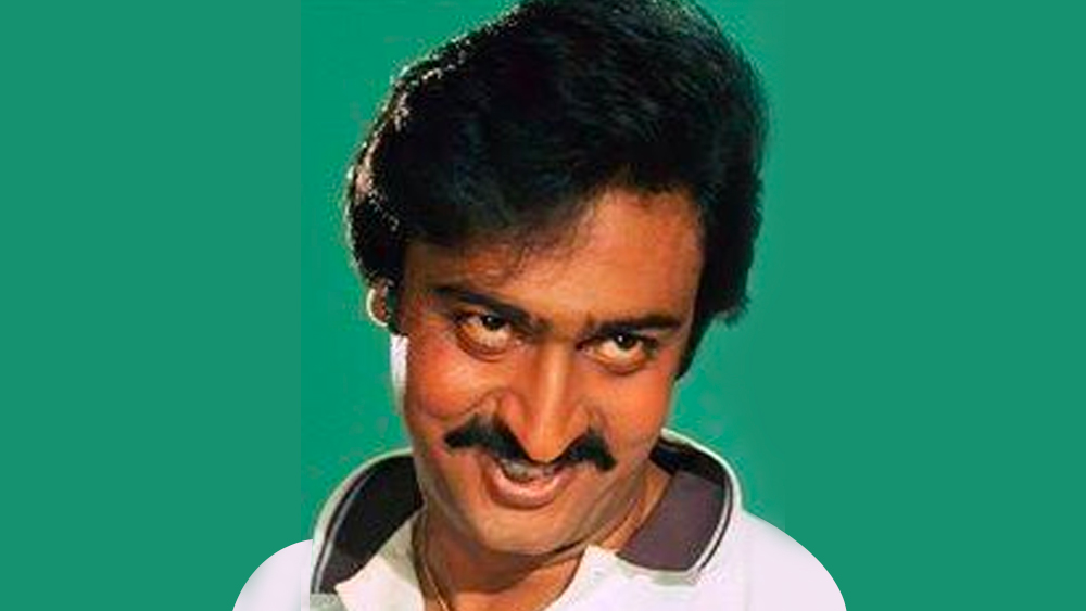 মু্ম্বইয়ে এসেই গুলশন প্রথমে একটি অভিনয় স্কুলে ভর্তি হয়ে যান। ক্লাসে গুলশন সবচেয়ে আগে আসতেন এবং সবচেয়ে শেষে ক্লাস থেকে বেরতেন। পরবর্তীকালে ওই স্কুলেরই শিক্ষকতা শুরু করেন গুলশন। সেখান থেকেই তাঁর কেরিয়ার শুরু।