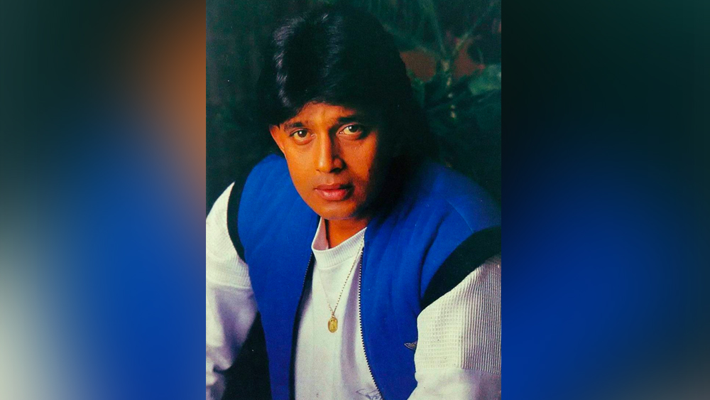 সালটা ১৯৮৬। মিঠুন চক্রবর্তী তখন ইন্ডাস্ট্রির সুপারহিট নায়ক। তাঁর এতটাই চাহিদা ছিল যে তাঁকে সিনেমায় নেওয়ার জন্য পরিচালকদের মধ্যেও চলত লড়াই।