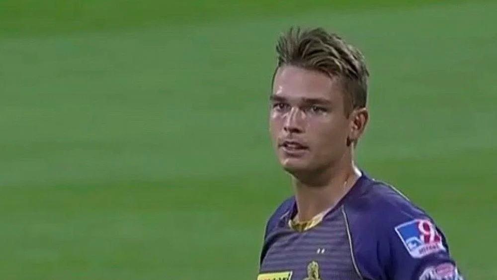 ক্রিস গ্রিন: ২০ লক্ষ টাকায় তাঁকে কিনেছিল কেকেআর। অস্ট্রেলিয়ার এই অলরাউন্ডারকে মাত্র ১টি ম্যাচে খেলানো হয় এ বারের আইপিএল-এ। সেই ম্যাচে রানই পাননি তিনি।