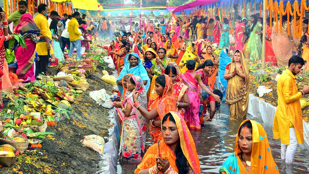 No mask worn and no social distancing maintained at Chhath Puja at Jalpaiguri