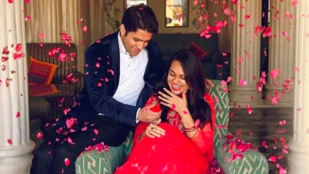 সম্প্রতি রাজস্থানের জয়পুরের একটি আদালতে তাঁরা পারস্পরিক সমঝোতার ভিত্তিতে বিবাহবিচ্ছেদের জন্য আবেদন করেছেন।