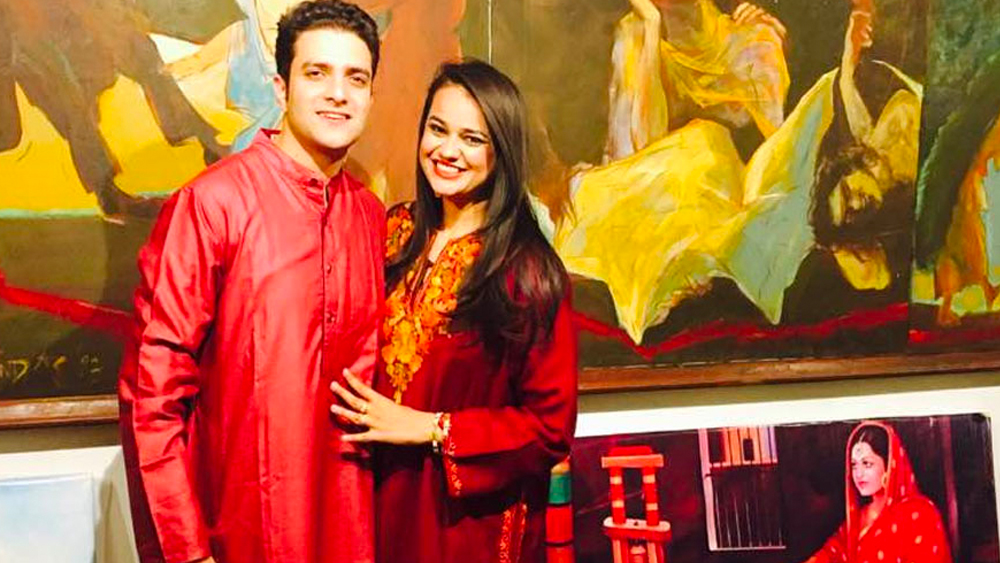 দু’জনের প্রথম দেখা নয়াদিল্লিতে। নর্থ ব্লকের ডিপার্টমেন্ট অব পার্সোনেল অ্যান্ড ট্রেনিং (ডিওপি)-এর অফিসে তাঁদের সংবর্ধনা দেওয়ার সময়।