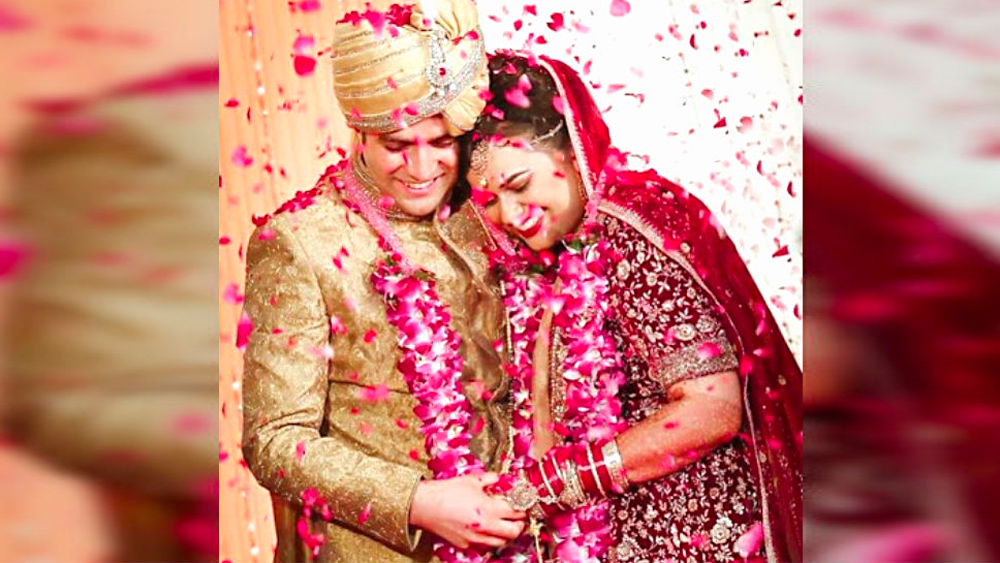 বিয়ের মাত্র ২ বছরের মধ্যেই তাঁদের বিচ্ছেদের খবরে ফের এক বার শিরোনামে উঠে এসেছেন এই আইএএস দম্পতি।