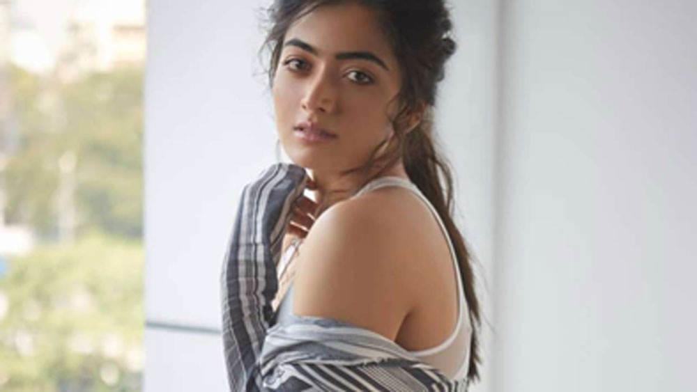 বিজ্ঞাপনের শ্যুটিংয়ের সময় তাঁর একটা ছবি দেখেই কন্নড় ফিল্ম ‘কিরিক পার্টি’র পরিচালকের পছন্দ হয়ে গিয়েছিল তাঁকে। পরিচালক নিজেই তাঁকে ফিল্মের প্রস্তাব দেন।