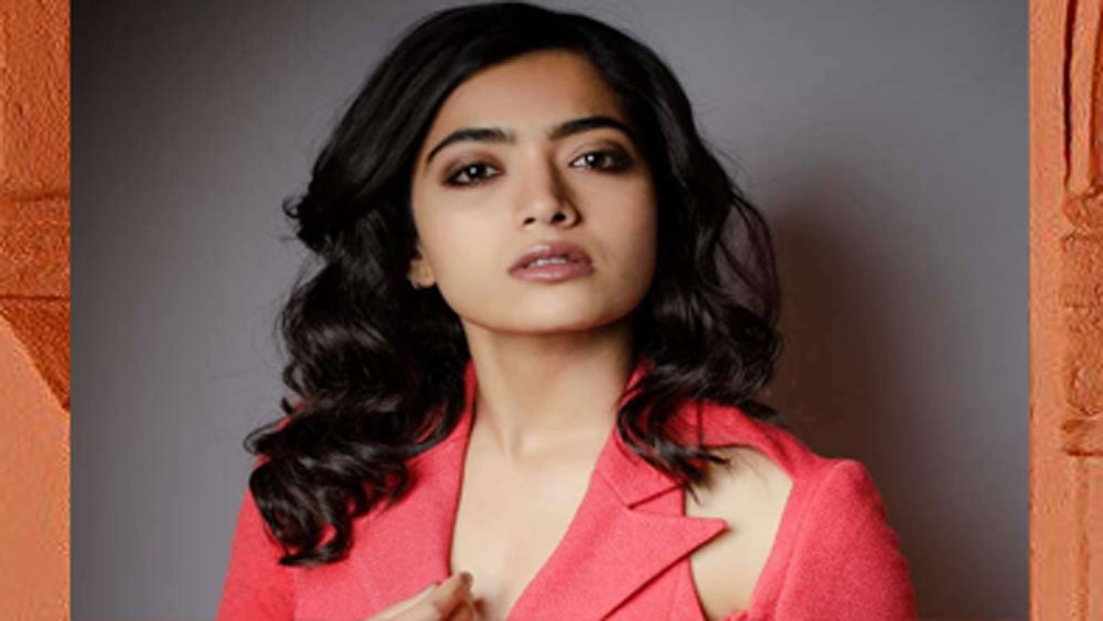 গ্ল্যামার দুনিয়ায় আসার পর থেকে এখনও পিছন ফিরে তাকাতে হয়নি রশ্মিকাকে। এখনও পর্যন্ত তাঁর প্রতিটা ফিল্মই বাণিজ্যিক ভাবে দারুণ সফল।