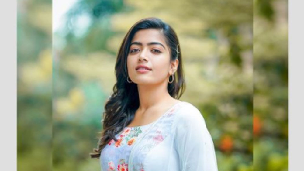 তাঁর নাম দিয়ে এত পরিমাণ সার্চ হয়েছে গুগলে যে তিনিই এখন ন্যাশনাল ক্রাশ।