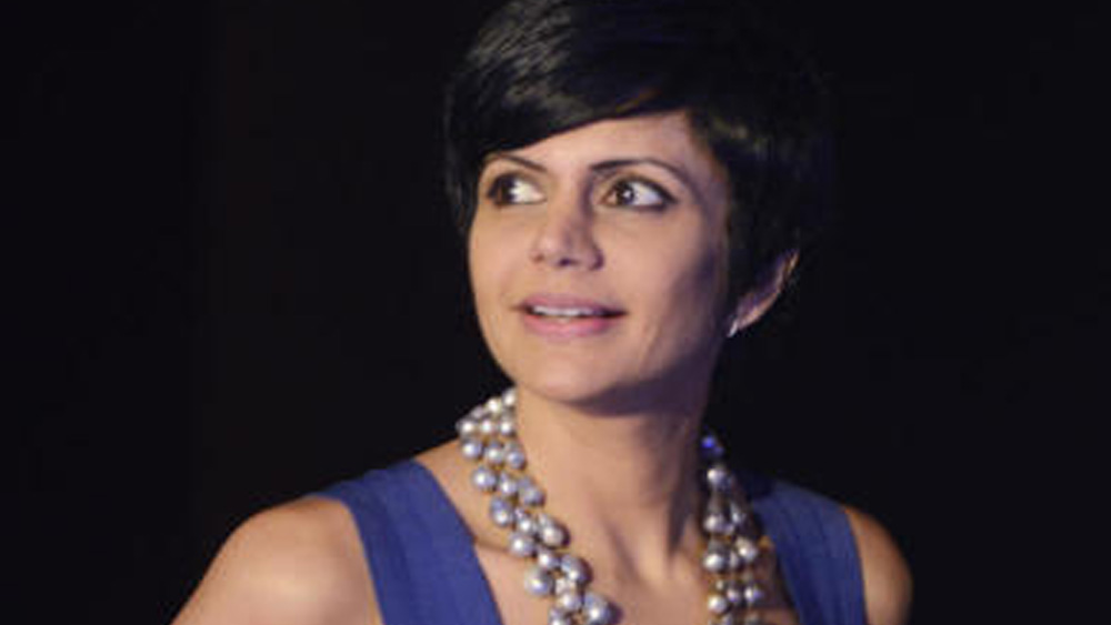 শুধু অভিনেত্রীই নন। মন্দিরাকে দর্শক মনে রেখেছেন ‘ডিল ইয়া নো ডিল’, ‘ইন্ডিয়ান আইডল জুনিয়র’, ‘জো জিতা ওহি সুপারস্টার’-এর সঞ্চালক হিসেবেও। ‘খতরোঁ কে খিলাড়ি’-তে তিনি ছিলেন প্রতিযোগী।