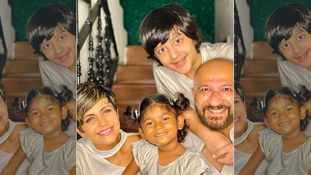 এ বছরের ২৮ জুলাই তাঁদের পরিবারে এসেছে তারা। তাকে স্বাগত জানিয়ে সোশ্যাল মিডিয়ায় ছবিও শেয়ার করেছেন মন্দিরা। ছেলে বীর এবং মেয়ে তারাকে নিয়ে সেখানে ছবি পোস্ট করেছেন রাজ ও মন্দিরা।