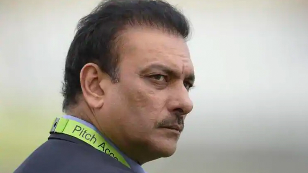 ০১৫ সালের ক্রিকেট বিশ্বকাপ অবধি তিনি ছিলেন ডিরেক্টরের দায়িত্বে। ২০১৭ সালের জুলাই মাসে তিনি নিযুক্ত হন জাতীয় দলের প্রধান কোচ হিসেবে। সঞ্জয় বাঙ্গার এবং অনিল কুম্বলের সংক্ষিপ্ত মেয়াদের পরে ২০১৯ সালে শাস্ত্রী আবার নতুন করে এই পদ পান। আপাতত ২০২১ সালের টি-২০ বিশ্বকাপ অবধি তিনি এই দায়িত্বে রয়েছেন।