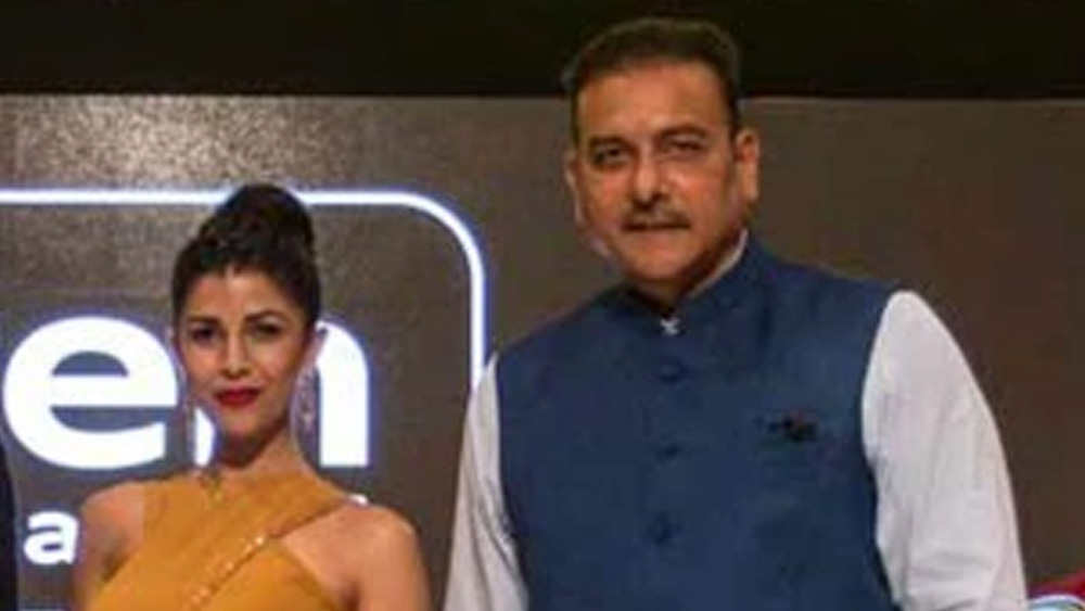 রবি শাস্ত্রী সঙ্গে নিমরতের আলাপ হয়েছিল একটি গাড়ির প্রকাশ উপলক্ষে আয়োজিত এক অনুষ্ঠানে। নিমরত পরে শাস্ত্রীর সঙ্গে তাঁর সম্পর্কের কথা সম্পূর্ণ অস্বীকার করেন। সোশ্যাল মিডিয়ায় এই প্রসঙ্গে তিনি তীব্র অসন্তোষও প্রকাশ করেন।