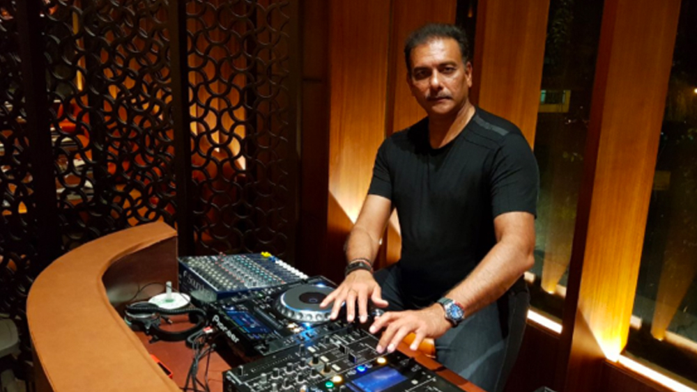 শাস্ত্রী এ কথাও জানান, তাঁর স্ত্রীও বিরক্ত এই রটনায়। তাঁকেও নানা রকম প্রশ্নের মুখোমুখি হতে হয়েছে।