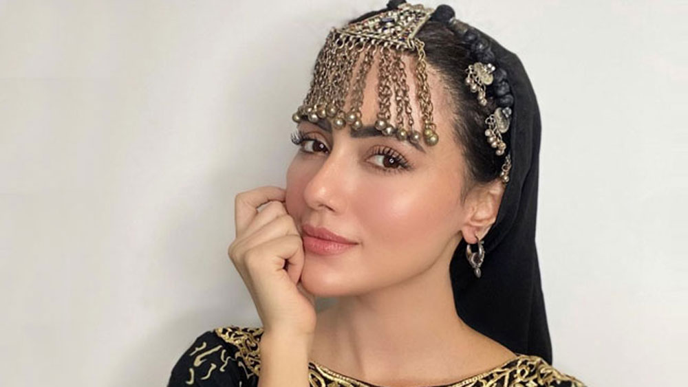 ২১ নভেম্বর সুরতে এক মুসলিম ধর্মগুরুকে বিয়ে করেন তিনি। খুব সাদামাটা ভাবে তাঁরা বিয়ে করেন।