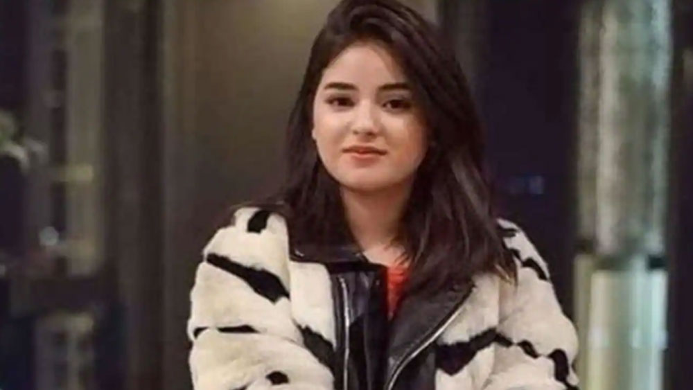 আচমকা অভিনয় জগতকে বিদায় জানানোর তাঁর এই সিদ্ধান্তে অবাক হয়েছিলেন ইন্ডাস্ট্রির অনেকেই। তবে অভিনেত্রী জায়রা ওয়াসিমের ক্ষেত্রে যেমন বিতর্ক হয়েছিল এ তেমন কিছু হয়নি।