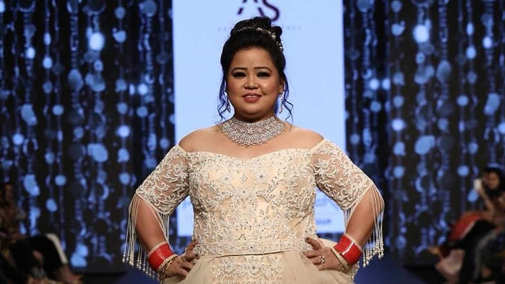 স্পোর্টস কোটাতেই ভারতী ভর্তি হন কলেজে। বড় হয়ে তিনি খেলোয়াড়ই হতে চেয়েছিলেন। কিন্তু জীবনের পথ বদলে গেল কলেজে। তাঁর কলেজের ছাত্র ছিলেন কপিল শর্মাও। তিনি কয়েক জন বন্ধুর সঙ্গে নাটকের দল চালাতেন। মিমিক্রির জন্য প্রশিক্ষণ দিতেন পড়ুয়াদের।