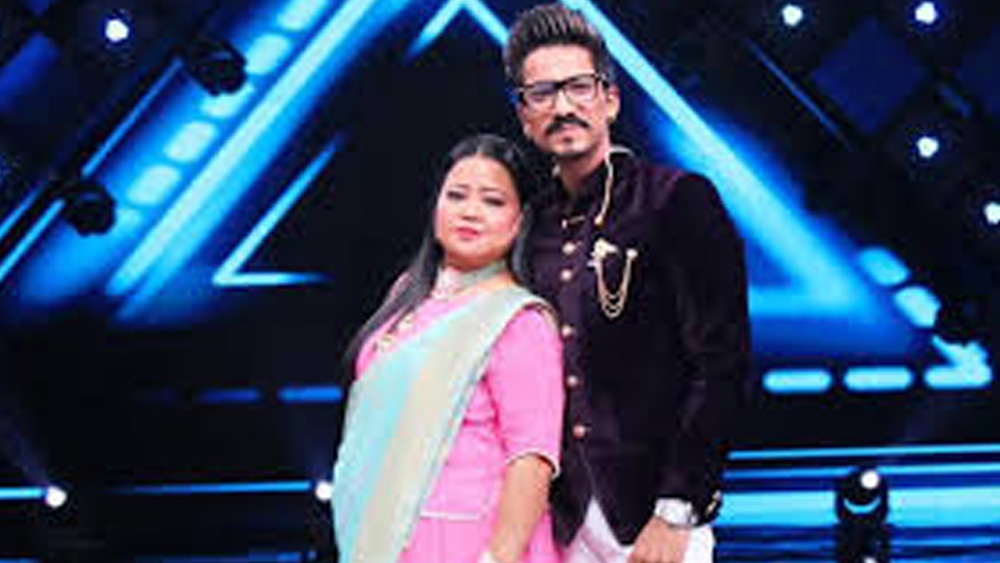 খ্যাতির মধ্যগগনে ভারতীর সঙ্গে পরিচয় হয় উঠতি চিত্রনাট্যকার হর্ষ লিম্বাচিয়ার। তিনি কমেডি সার্কাসে ভারতীর জন্য স্ক্রিপ্ট লিখতেন। প্রথমে সেই চিত্রনাট্য সফল না হলেও পরে ভারতীর পারফরম্যান্সে সুপারহিট হয়েছিল সেই চিত্রনাট্য। আলাপ থেকে ক্রমে প্রেম গভীর হয় দু’জনের।