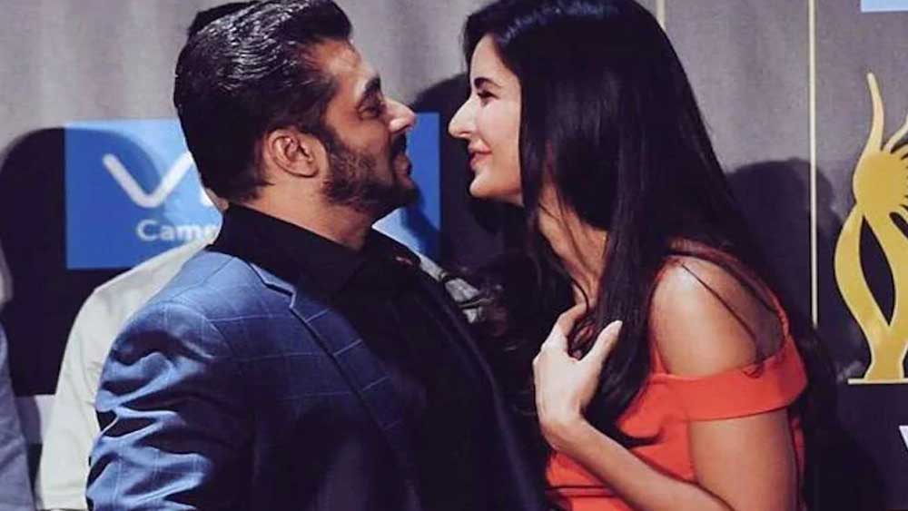 ক্যাটরিনার সে বছরের জন্মদিন স্মরণীয় করে রাখতে ১৬ জুলাই বান্দ্রার এক রেস্তরাঁয় জমকালো পার্টির আয়োজন করেন সলমন। তাঁর আমন্ত্রণে হাজির ছিলেন টিনসেল টাউনের বহু তারকা। পার্টিতে শাহরুখের পৌঁছতে বেশ কিছুটা দেরি হয়। প্রত্যক্ষদর্শীরা পরে জানান, তত ক্ষণে সলমন নেশায় বুঁদ।