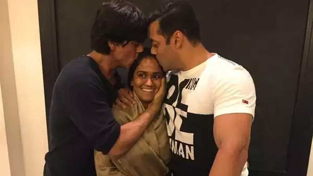 ২০১৪ সালে সলমনের বোন অর্পিতার বিয়েতেও শাহরুখ-সলমনের ছবি ভাইরাল হয়। দু’জনের হৃদ্যতাপূর্ণ শরীরী ভাষা বুঝিয়ে দেয় এ বার তাঁরা ঝগড়া মিটিয়ে নিতে চান। ধীরে ধীরে তাঁদের সম্পর্ক সহজ হয়ে ওঠে। সলমনের ছবি ‘টিউবলাইট’-এ শাহরুখ এবং শাহরুখের ছবি ‘জিরো’-তে সলমন ক্যামিয়ো ভূমিকায় অভিনয় করেন।