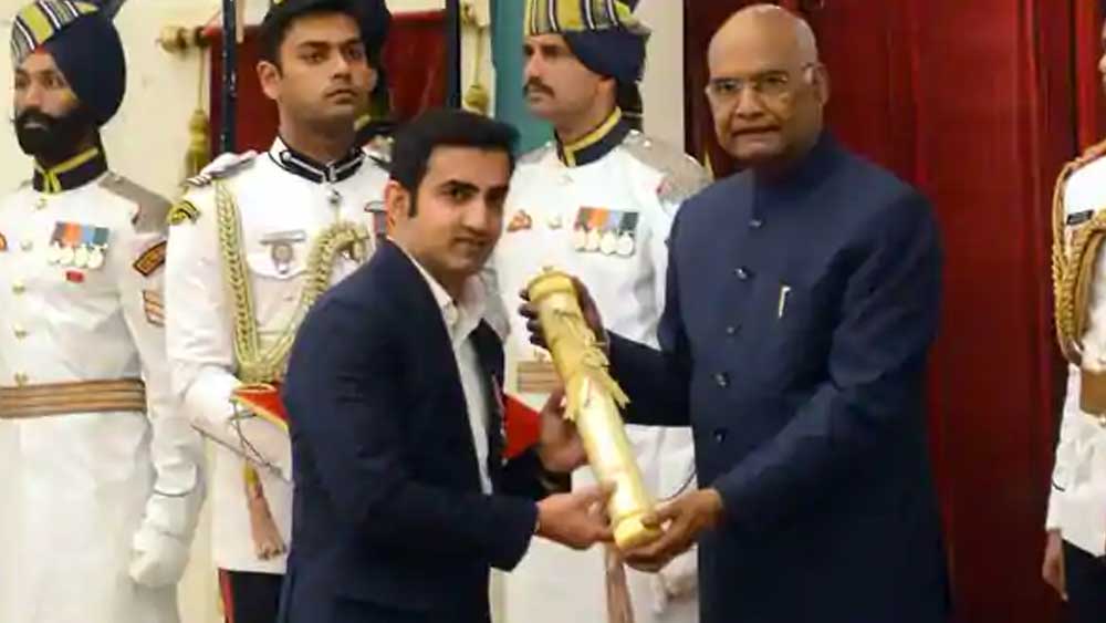 ৫৮ টেস্টে তাঁর সংগ্রহ ৪১৫৪ রান। সর্বোচ্চ ২০৬। ১৪৭টি ওয়ানডে-তে তিনি মোট রান করেছেন ৫২৩৮। সর্বোচ্চ অপরাজিত ১৫০। ঘরোয়া ক্রিকেটে নিজের শেষ ম্যাচে অন্ধ্রপ্রদেশের বিরুদ্ধে তিনি দিল্লির হয়ে ১১২ রান করেন। ঘরোয়া ক্রিকেটে এটা ছিল তাঁর ৪৩তম শতরান। ক্রিকেটে তাঁর অবদানের জন্য ২০১৯ সালে তিনি সম্মানিত হন ‘পদ্মশ্রী’ সম্মানে।