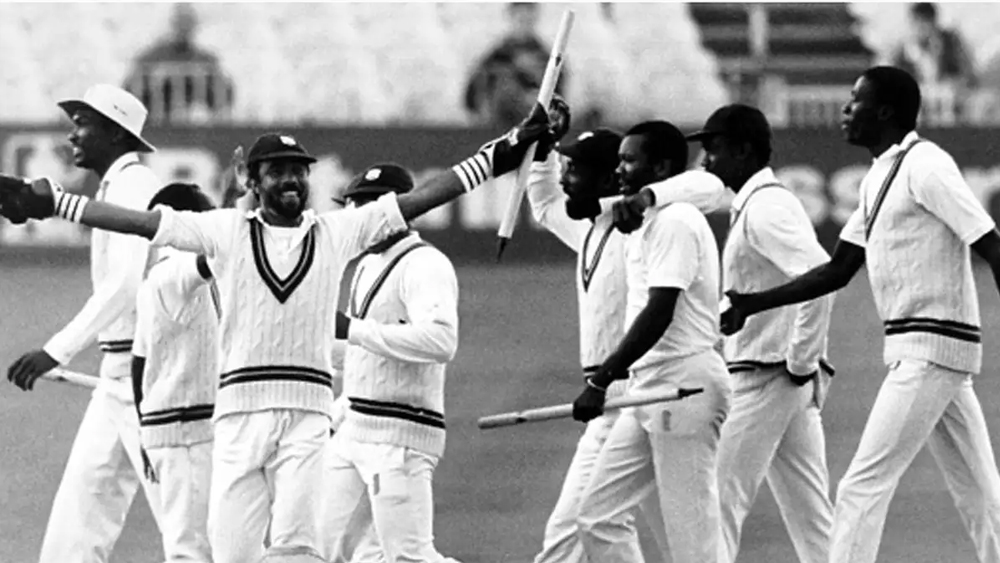 দুষ্প্রাপ্য একাধিক ছবি শেয়ার করে ভিভ আরও লিখছেন, ‘ওয়েস্ট ইন্ডিজ সব সময়ই দুর্ধর্ষ কিছু ক্রিকেটারের জন্ম দিয়েছে। তাঁদের সঙ্গে এবং কিছু অসাধারণ ক্রিকেটারের বিরুদ্ধে খেলতে পারাটা আমার ভাগ্য’।