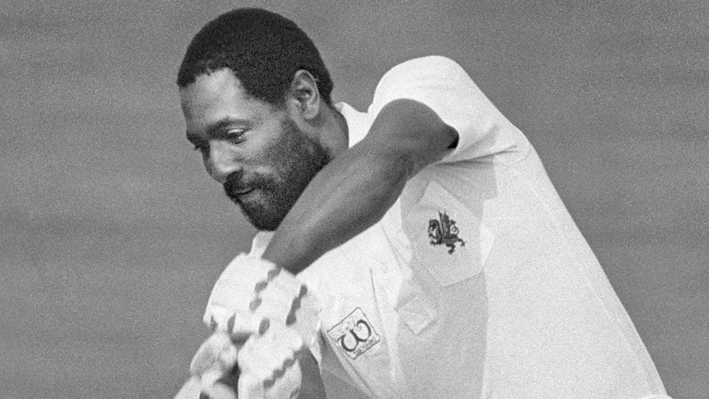 ভিভের এই টুইট এবং ছবি ক্রিকেটমহলে রীতিমতো ভাইরাল। একাধিক রি-টুইট এবং কমেন্টে ভেসে যাচ্ছেন তিনি।