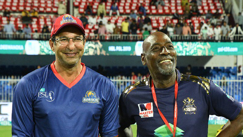 ওয়াসিম আক্রম যেমন লিখেছেন, ‘আপনার অভিষেক শুধু ওয়েস্ট ইন্ডিজ ক্রিকেটে নয়, সামগ্রিক ভাবে ক্রিকেটের জন্য নিঃসন্দেহে দুর্দান্ত একটি ঘটনা ছিল’।