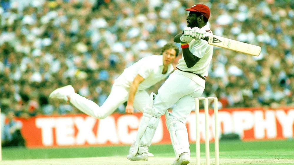 কেরিয়ারে তিনি ১৮৭টি ওয়ান ডে ম্যাচ খেলেন। ১৬৭ ইনিংসে ১১টি সেঞ্চুরি, ৪৫টি হাফ সেঞ্চুরি-সহ রান ৬৭২১। সর্বোচ্চ রান অপরাজিত ১৮৯। গড় ৪৭।