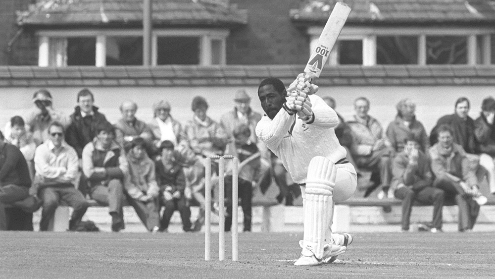 ভিভই প্রথম ক্রিকেটার, যিনি এক দিনের আন্তর্জাতিকে ১০০০ রান করেন এবং বল হাতে ৫০ উইকেট পান।