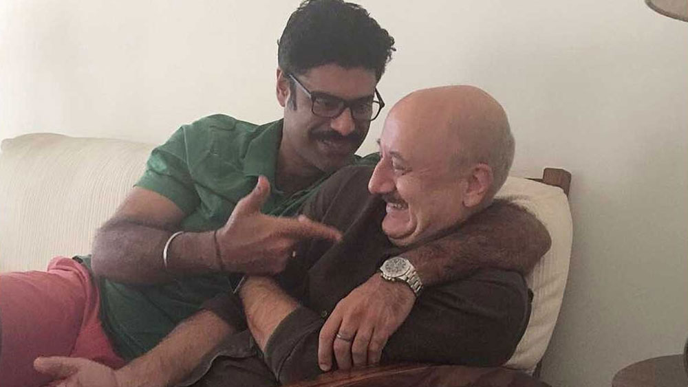 অক্ষয়কুমার এবং ক্যাটরিনা কইফ অভিনীত ‘সূর্যবংশী’-তেও আছেন সিকন্দর। চলতি বছরেই ছবিটি মুক্তি পাওয়ার কথা ছিল। কিন্তু করোনা আবহে এখনও এই ছবি হলে আসেনি।