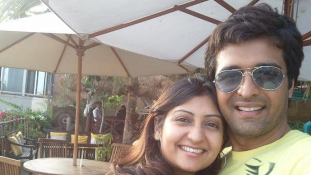 কামব্যাকের মাঝেই ছন্দপতন। ২০১৭ সালে বিবাহবিচ্ছেদের আবেদন করেন জুহি এবং তাঁর স্বামী। তার আগে বিয়ের ২ বছর পর থেকেই তাঁদের সাংসারিক অশান্তির খবর শোনা গিয়েছিল। কিন্তু পরে সেই গুঞ্জন উধাও হয়ে যায়। শেষ পর্যন্ত অবশ্য আর গুঞ্জন থাকেনি। সত্যিই বিচ্ছেদ হয়ে যায় এই তারকা জুটির। ডিভোর্সের অনেক আগে থেকে আলাদা থাকছিলেন তাঁরা।