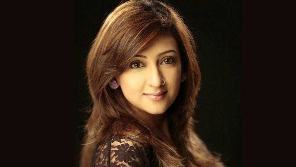 কাজের বাইরে সম্পূর্ণ অন্য কারণে জুহি খবরের শিরোনামে এসেছিলেন গত বছর। অভিযোগ, ভুল চিকিৎসার জেরে প্রায় মৃত্যুমুখে পড়েছিলেন তিনি। জুহি জানান, হোলি উৎসব পালন করতে বান্ধবী আশকা গোরাডিয়ার বাড়ি গিয়েছিলেন। সেখানে আচমকাই তাঁর নাক বন্ধ হয়ে যায়। নিঃশ্বাসের সমস্যা শুরু হয়। তার পরই আশকা ও তাঁর স্বামী জুহির চিকিৎসার ব্যবস্থা করেন।