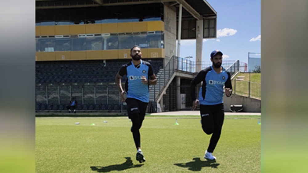 ২৭ নভেম্বর থেকে শুরু হতে চলেছে অস্ট্রেলিয়ায় ওয়ানডে সিরিজ। অন্যান্য বারের থেকে এ বারের পরিস্থিতি একেবারে আলাদা। সিডনিতে বায়ো-বাব্‌লে থাকছে ভারতীয় দল। অনেকেরই মতে, এই বায়ো-বাব্‌ল যেন ‘পাঁচতারা হোটেলের জেলখানা’। প্র্যাক্টিস ছাড়া কোনও ক্রিকেটার বাইরে বেরোতে পারবেন না। একসঙ্গে খেতেও পারবেন না।