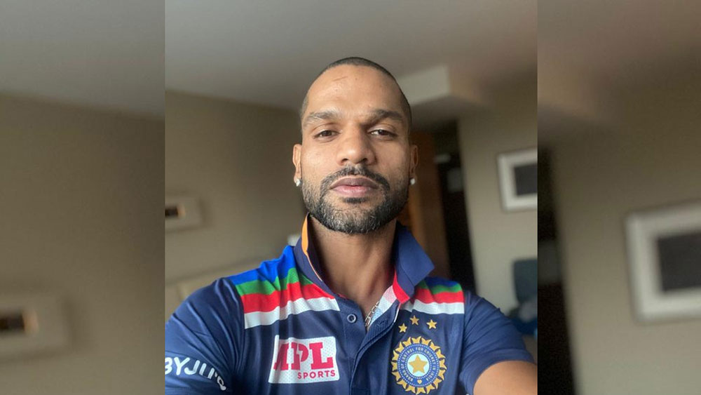 ১৯৯২ সালের আদলে তৈরি হতে চলা  ভারতীয় দলের নতুন জার্সি পরে ছবি শেয়ার করেছেন শিখর ধওয়ন।  নতুন স্পনসরের লোগো নিয়ে এই প্রথম কোনও ভারতীয় খেলোয়াড়কে দেখা গেল এই জার্সিতে।