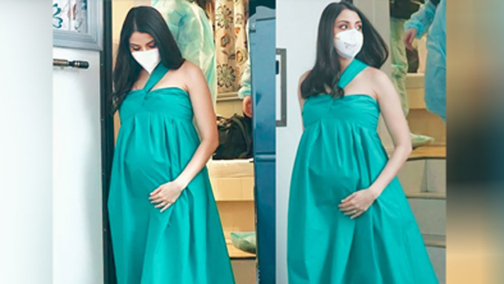 অস্ট্রেলিয়ার বিরুদ্ধে আসন্ন সিরিজে প্রথম টেস্ট খেলে বিরাট কোহালি অবশ্য দেশে ফিরে আসবেন। স্ত্রী অনুষ্কা শর্মা অন্তঃসত্ত্বা। অনুষ্কার পাশে থাকতে দেশে ফিরে আসবেন বিরাট। সিরিজের বাকি ৩ টেস্ট তাঁকে ছাড়াই খেলতে হবে ভারতকে।