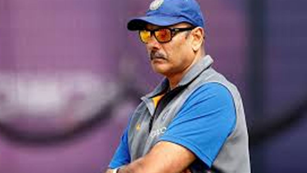 শাস্ত্রী ওই ছবি পোস্ট করে লিখেছেন, ‘মহান খেলা নিয়ে ভাল আলোচনার কোনও তুলনা হয় না’। এই ছবি পোস্ট হওয়ার সঙ্গে সঙ্গেই নেটাগরিকদের একাংশের আক্রমণের মুখোমুখি হন রবি।