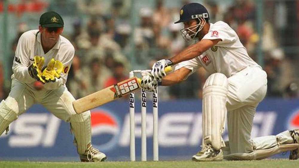 ১৯৯২-৯৩ মরশুমে রঞ্জি ট্রফি দিয়ে তাঁর ঘরোয়া ক্রিকেটে যাত্রা শুরু। প্রথম ইনিংসে শূন্য রান করেন। তার পরের সুযোগগুলোয় অবশ্য আর খালি হাতে ফিরে আসতে হয়নি তাঁকে। ঘরোয়া ক্রিকেটে দুরন্ত পারফরম্যান্স তাঁর জন্য জাতীয় দলের দরজা খুলে দেয় ১৯৯৬ সালে। সে বছর নভেম্বরে দক্ষিণ আফ্রিকার বিরুদ্ধে তাঁর টেস্ট অভিষেক।