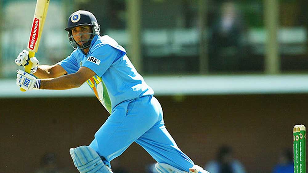 ওয়ান ডে ম্যাচে আত্মপ্রকাশ ২ বছর পরে। জিম্বাবোয়ের বিরুদ্ধে। তবে ওয়ান ডে ম্যাচের তুলনায় তিনি অনেক বেশি সফল টেস্টে। টেস্টের বিশেষজ্ঞ ব্যাটসম্যান হিসেবে ধরা হয় তাঁকে।