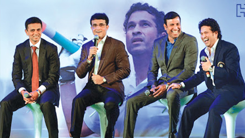 বর্ণময় কেরিয়ার হওয়া সত্ত্বেও লক্ষ্মণ হলেন মুষ্টিমেয় ক্রিকেটারদের মধ্যে একজন, যিনি কোনও দিন বিশ্বকাপে খেলেননি। তাঁর সেরা সময় তেন্ডুলকর-দ্রাবিড়-সৌরভেরও কেরিয়ারের স্বর্ণযুগ। ক্রিকেটপ্রেমীদের মতে, তাঁদের খ্যাতির আলোয় ম্লান হয়ে গিয়েছিল লক্ষ্মণের সাফল্য। আইপিএল-এ তিনি খেলেছেন ডেকান চার্জার্স এবং কোচি টাস্কার্স কেরলের হয়ে।