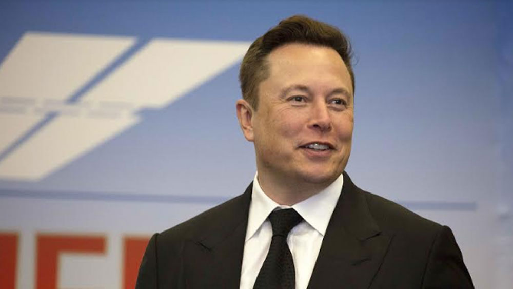 এই তালিকায় দ্বিতীয় স্থানে উঠে এসেছেন টেসলা কর্ণধার ইলন মাস্ক। বর্তমানে তাঁর মোট সম্পত্তির পরিমাণ ১২ হাজার ৭৯০ কোটি ডলার। বিল গেটসকে টপকে গিয়েছেন তিনি। টেসলার বাজারমূল্য ৫০ হাজার কোটি ডলার ছাড়িয়ে যাওয়াতেই তাঁর এমন উত্থান বলে মনে করছেন অর্থনৈতিক বিশেষজ্ঞরা।