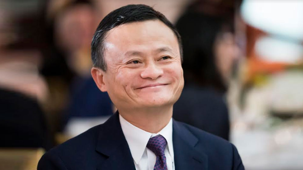 ধনকুবেরদের এই তালিকায় আমেরিকান শিল্পপতিদেরই রমরমা। প্রথম ১০০ জনের মধ্যে ৩৬ জনই সে দেশের বাসিন্দা। সব মিলিয়ে ধরলে ৫০০ জনের তালিকায় ৭৫ জনই আমেরিকান। তবে তাদের কড়া টক্কর দিচ্ছে চিন। ৫০০ ধনকুবেরের মধ্যে ৭১ জন চিনা নাগরিক। তাঁদের মধ্যে ২০ জন আবার প্রথম ১০০-য় জায়গা করে নিয়েছেন। তবে প্রথম দশে কোনও চিনা শিল্পপতির ঠাঁই হয়নি। আলিবাবা কর্ণধার জ্যাক মা তালিকায় ২২তম স্থানে রয়েছেন। তাঁর মোট সম্পত্তির পরিমাণ ৫ হাজার ৪০৮ কোটি ডলার। ৫০০ জনের তালিকায় হংকংয়ের ১৭ জন শিল্পপতি রয়েছেন।