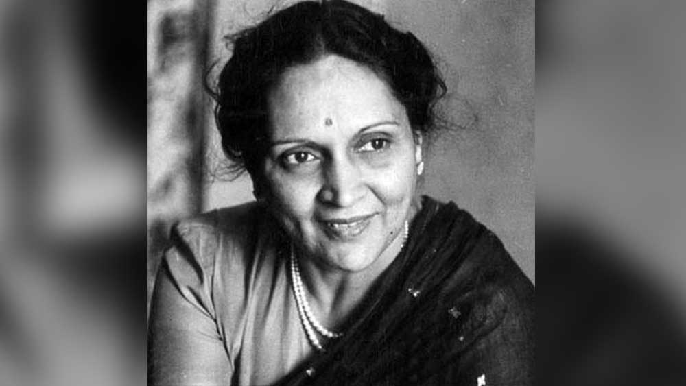 ব্যক্তিগত জীবনে তিনি নিজেও তাই করে গিয়েছেন। অত্যন্ত সম্ভ্রান্ত পরিবারে জন্ম হলেও কোনও কাজকেই ছোট, বড় কিংবা খারাপ হিসাবে দেখেননি। শুধু মাত্র তাঁর সন্তানদের ভরণপোষণের জন্য সমস্ত সামাজিক ছুঁৎমার্গ ভেঙে বেরিয়ে এসেছিলেন তিনি।