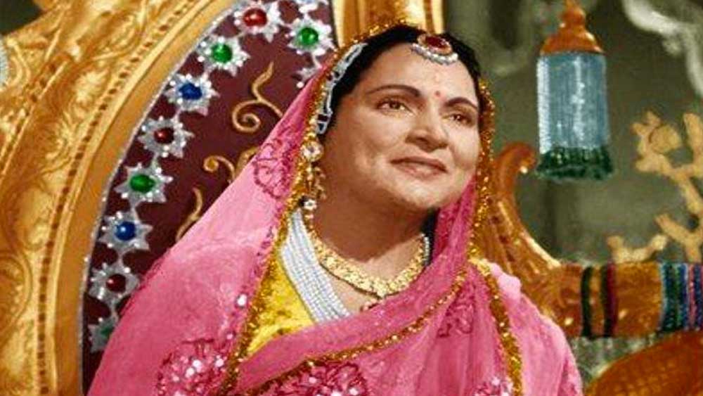 ২০০০ সালে ইন্ডিয়া টুডে প্রকাশিত ‘ভারতকে আকার দেওয়া ১০০ জন ব্যক্তি’ শীর্ষক প্রতিবেদনে দুর্গারও নাম প্রকাশিত হয়।