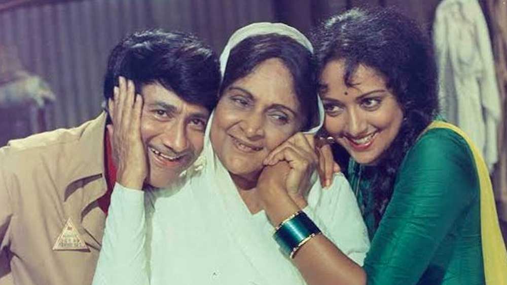 সমস্ত সামাজিক ছুৎমার্গ ভেঙে বেরিয়ে আসা দুর্গা ব্যক্তিগত জীবনেও ছিলেন অত্যন্ত স্বনির্ভর। স্বামীর মৃত্যুর পর তিনি চাইলেই শ্বশুর-শাশুড়ির ছত্রছায়ায় অবিলম্বে এবং বিলাসবহুল ভাবেই নিজের সন্তানদের বড় করে তুলতে পারতেন। কিন্তু তিনি তা করেননি। সে দিক থেকেও মহিলাদের কাছে তিনি অনুপ্রেরণা।