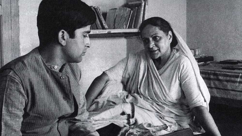 কলেজে পড়ার সময়ই বেনারস হিন্দু বিশ্ববিদ্যালয়ের মেকানিক্যাল ইঞ্জিনিয়ার বিশ্বনাথ খোটের সঙ্গে তাঁর বিয়ে হয়। বিয়ের পরও তিনি নিজের পড়াশোনা চালিয়ে গিয়েছিলেন।