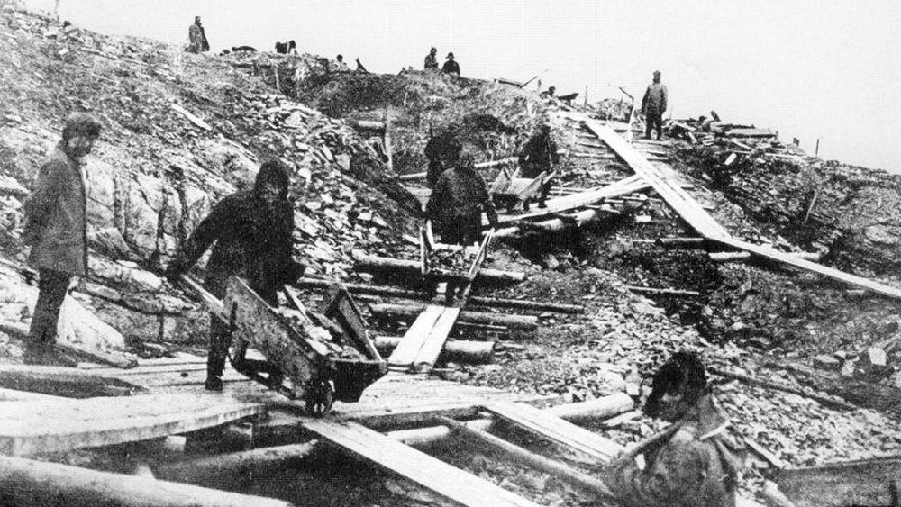 স্তালিন জমানার গুলাগে আটক মানুষের জীবনের ভয়াবহ অভিজ্ঞতার স্মারক এই পথ আজ যেন এক জীবন্ত মিউজিয়াম।