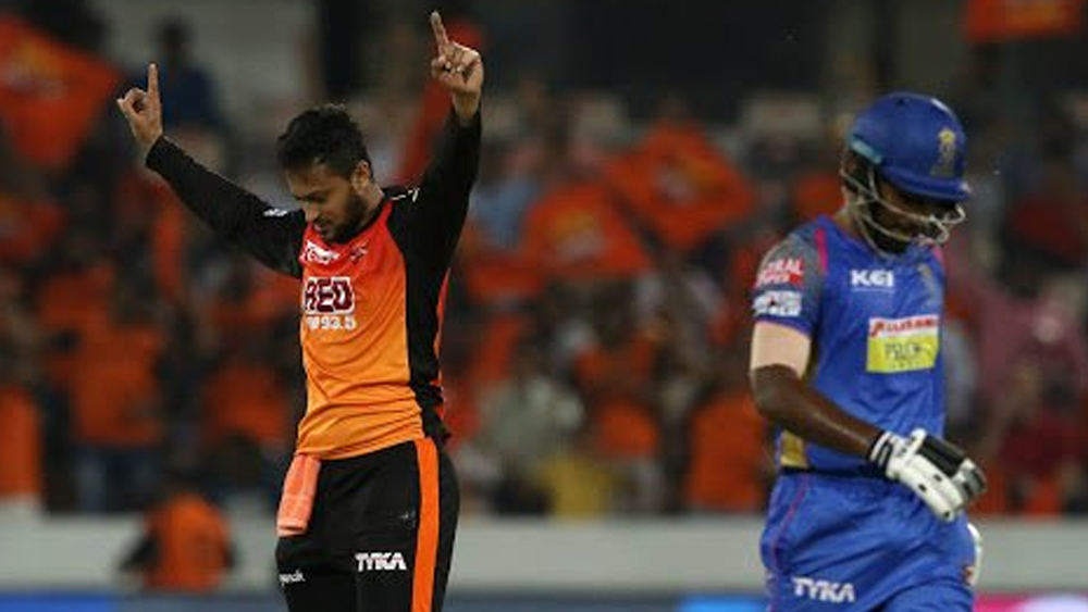 শাকিব আল হাসান: বাংলাদেশের এই অলরাউন্ডারকে পেতে চাইবে যে কোনও দল। তাঁকে পুরোপুরি কাজে লাগাতে পারেনি আইপিএল-এর কোনও দলই। কলকাতা বা হায়দরাবাদ কোনও দলেই যেন নিজেকে তিনি মেলে ধরতে পারেননি।