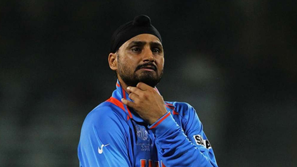 হরভজন সিংহ: ভারতের হয়ে ১০৩ টেস্ট ম্যাচ খেলা ভাজ্জি আজও কার্যকরী বোলার। আইপিএল-এ মুম্বই এবং চেন্নাই দলের হয়ে খেলা এই অফ স্পিনারের সংগ্রহ ১৫০ উইকেট।